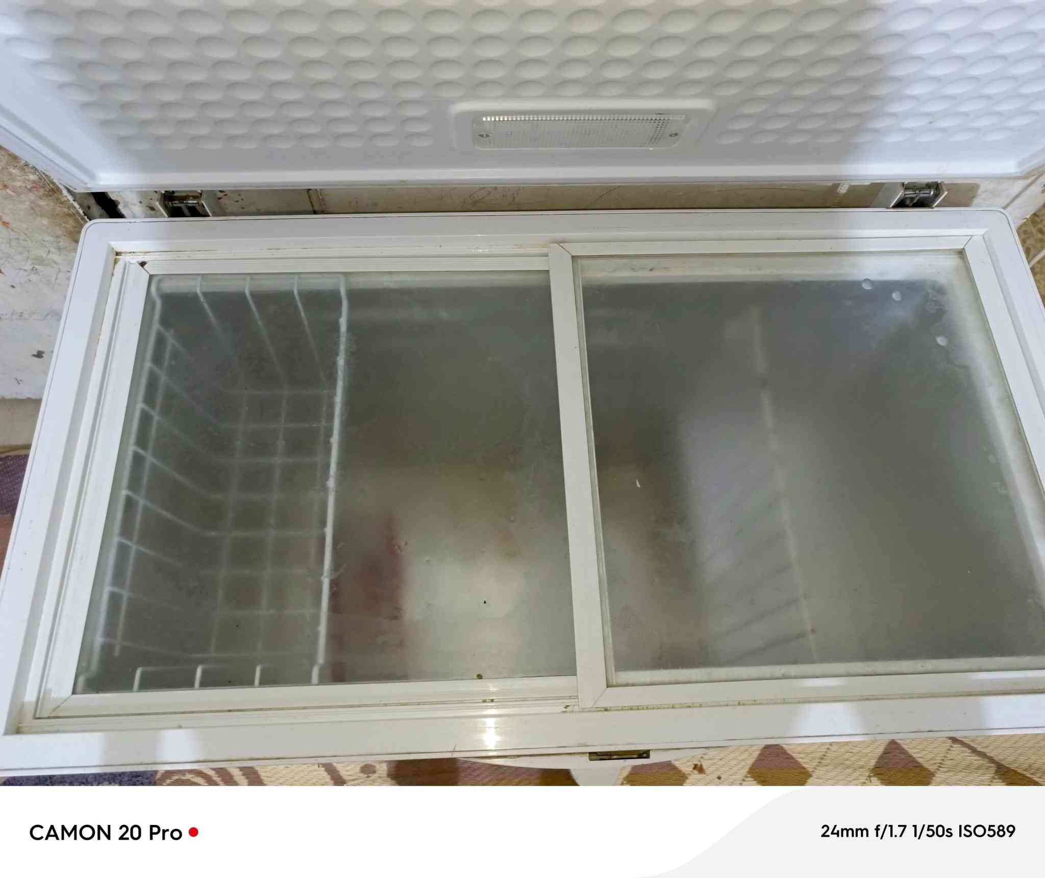 مجمده نضيفه ع فحص شغاله معتازه وريد ابيعه سعره 200وبيها مجال ***********
