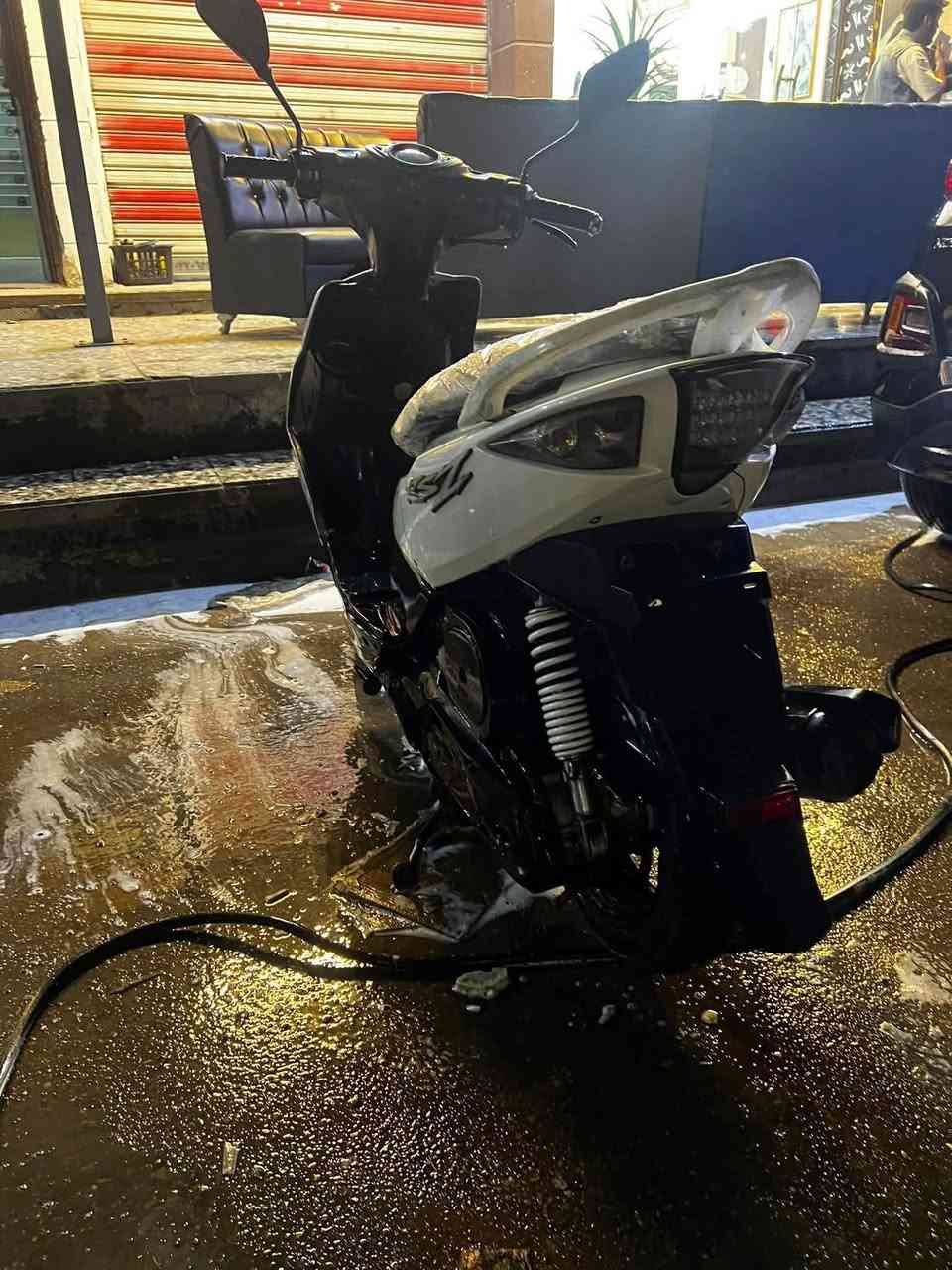 السلام عليكم للبيع ماكس مضلع كفالة عامة كفرات بلادي مكينة ما مفتوحة نوزل كهربائيات كلهة شغالة دراجة جديدة اوراق موجودة السعر 550 مكان بغداد رقم الهاتف ***********
