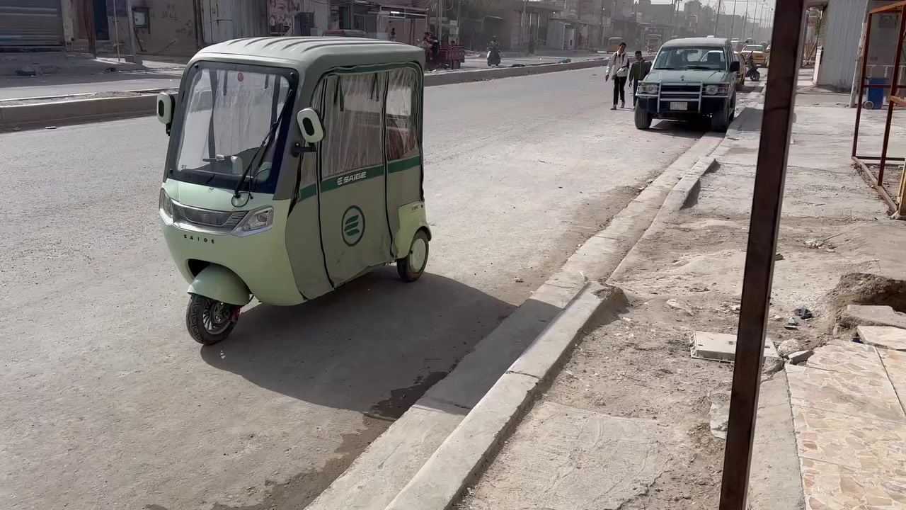 السلامً عليكم تكتكً شحن جديدة بمعنا الكلام تحملً2اشخاصًً مع السايق المكان بغداد اشتريتهاً قبل شهرين 2600وهسهً عارضها 1600 الرقم *********** بطاريات جديدة
