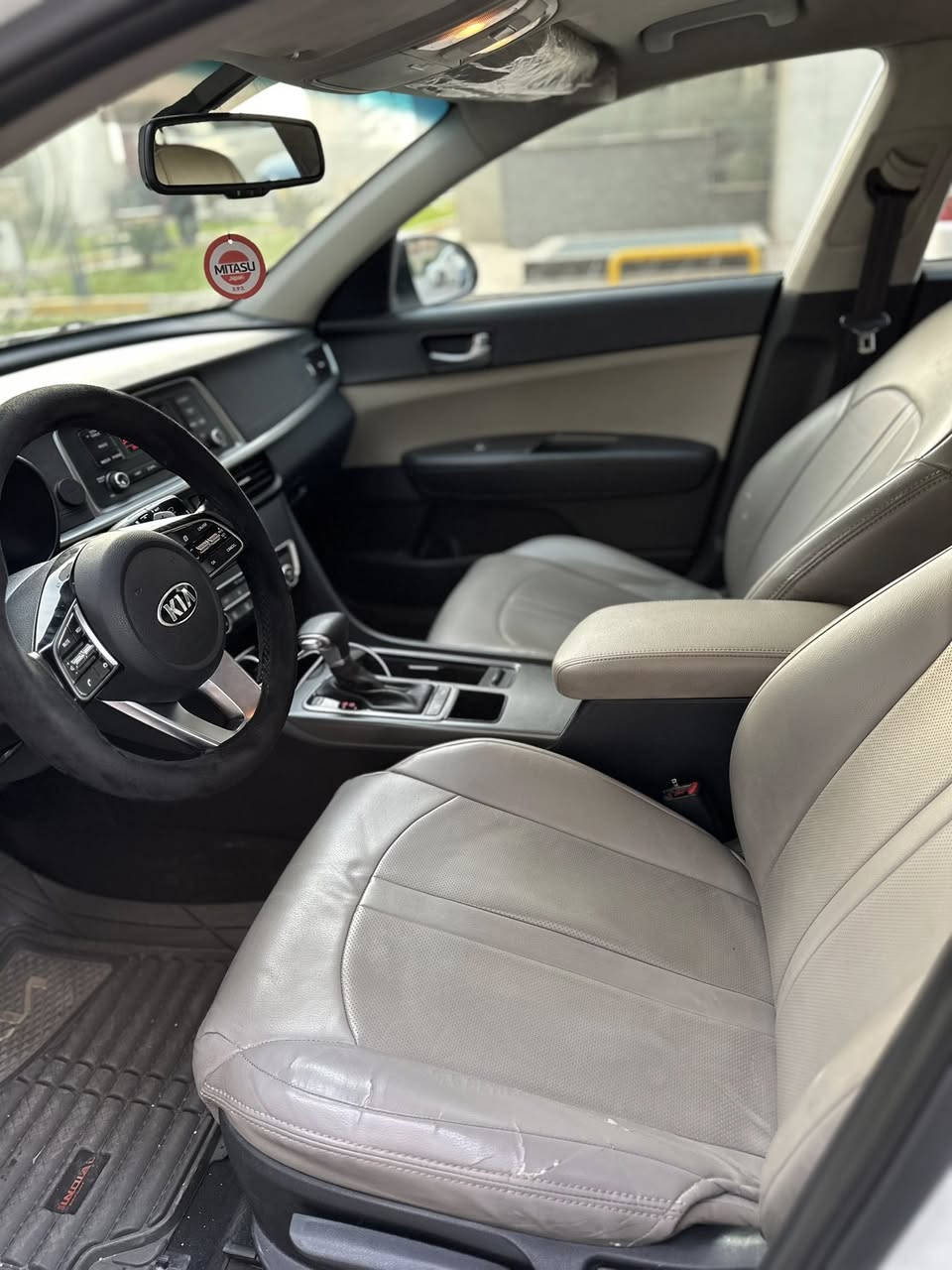 السلام عليكم
KIA OPTIMA 2020 للبيع 
السياره وارد خليجي يعني مكينه دوش 2400 cc المرغوب السياره مكفوله من الصبغ ماعدا تعديل بوارد بسيط .
كير و مكينه بشرط برغي ممفتوح بيها ✈️ تبريد ثلج ❄️ 
مواصفات ستندر مري شفط تحكم ستيرن جهتين بدون فتحه و الكشنات بلادي مخمل اني مغلف الكشنات جلد درجه اولى بلادي .
رقم اربيل سنويه و هزه جديدات تحويل ثاني يوم بشرط .
سعر السياره 165 ورقه و عنواني اربيل و رجائا الي ميعرف بل سياره ليكسر بحلال العالم بل تعلقيات لان وارد الخليجي كلش قليل و مرغوب .
للاستفسار اكثر هذا رقم تلفوني *********** متوفر اتصال و واتساب
