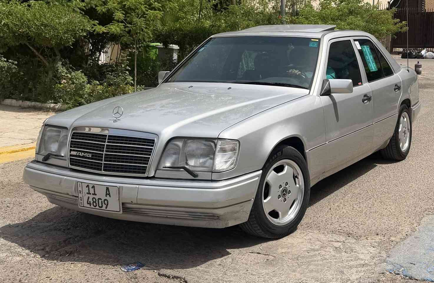 السلام عليكم شباب
مارسدس بيبي 1993 
سياره جديده بمعنه الكلمه 
تبريد ثلج 
حماوه خير من الله 
تخم تايرات 
مكينه وكير مكفولات 
مكينه 320  خراطيم 
داخل السياره جديد 
سياره بدون نقص 
بسمي تحويل مباشر 
مشروع وطني هزه جديده 
سياره خير من الله 
بدون كول نقص
كشنات كهرباء 
فتحه طكتين 
السعر 125 وبيهه مجال 
رقم مميز 
*********** 
مكاني بغداد شارع الربيعي 
تحياتي للجميع
