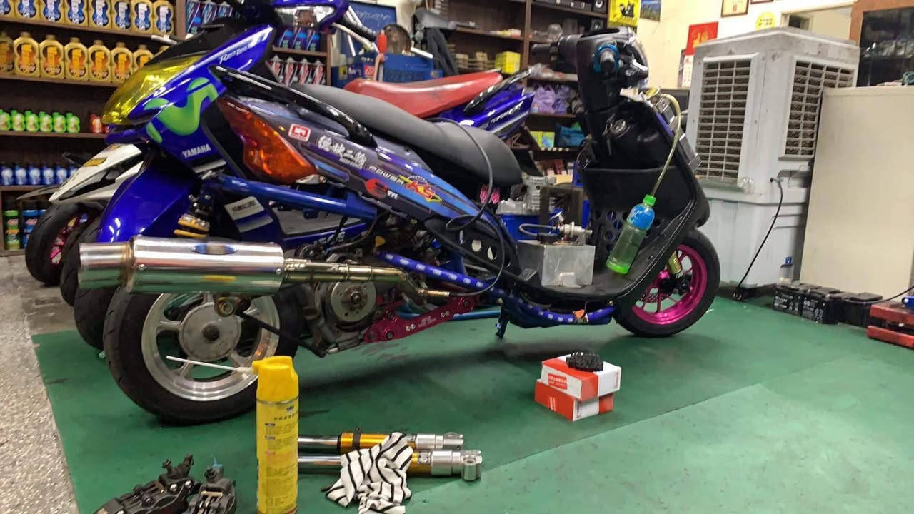 سلام عليكم
ويل سباق مال ماكس 
خلفي عريض اصلي 
ينشدله اي تاير


**إذا كنت صاحب هذا الإعلان وتريد حذفه لأي سبب، رجاءا أرسل رسالة إلى الدعم الفني**