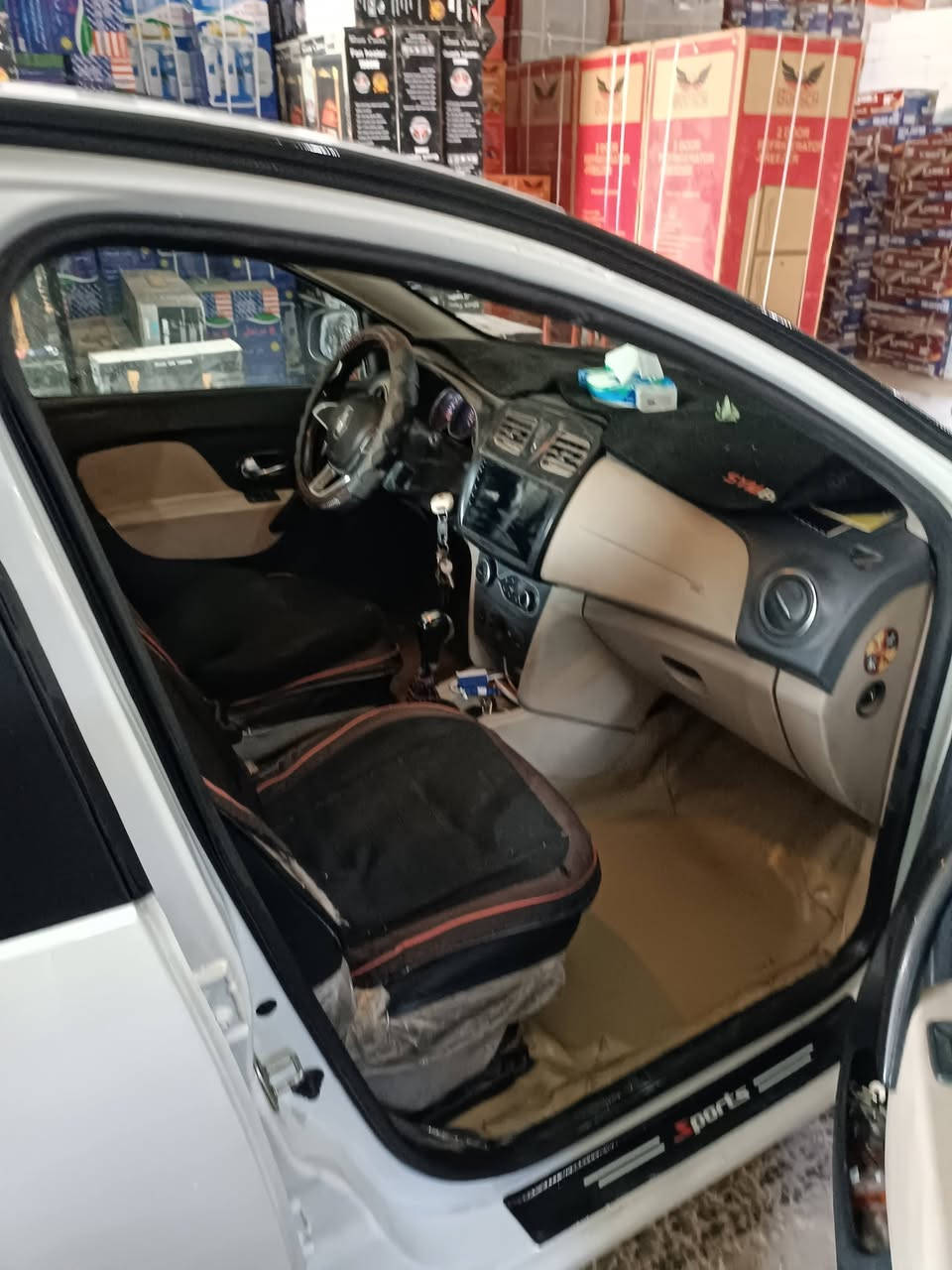 السلام عليكم رينو سمبل موديل22 استقطاع ماستر  لل27بيها جاملغ مبدل بدون دواخل طخه 4جام كهرباء مري تحكم على وضع الشركه ستيرن خفيف مو مثل الموديلات القديمه بيها سونار رقم بغداد ***********
