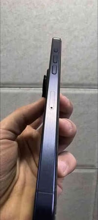 للبيع آيفون.    15 Pro  Max إصدار.    26.١  حالة البطارية.    عادية  ا...