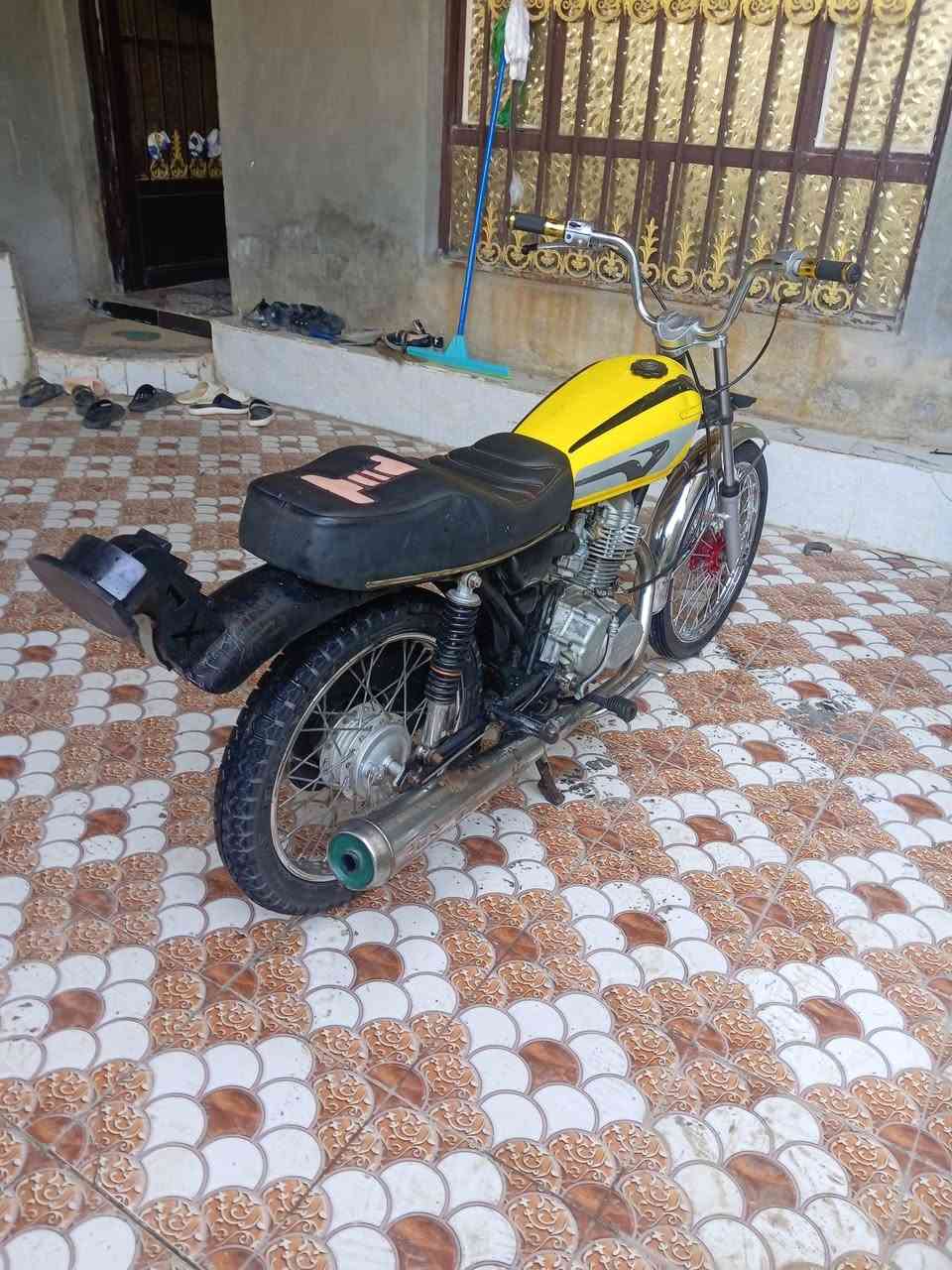 اربعه كير اوراق مديل 20 للبيع 500 وبيهه مجال قليل الشراي يجي خاص او اتصال *********** مكاني ديوانيه عفك
