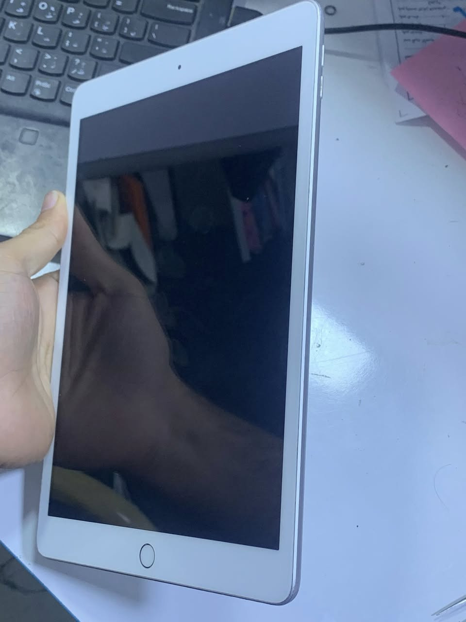 ايباد 8 الجيل الثامن
ذاكره 128G 
نضيف كله بلادي العاب ببجي 
حيل زين بشحن ابد ميصرف 
وياه غراضه كارتونه 
سعره مناسب 175 الف 
مكاني 5كيلو ***********
