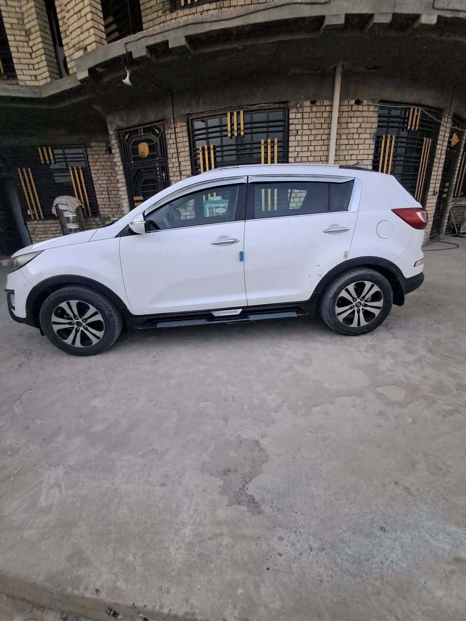 السلام عليكم سبورتج خليجي للبيع موديل 2011 فول عدا البصمه حساسات خلفيه وجانبيه مكينه 2400دوش بانوراما اشاير بل مري مري شفط مكينه وكير مكفولات مكينه ما مفتوحه بيهه ربع باب خلفي كما موضح بل سونار وشخط بلجاملغ الخلفي عكس السايق بيهه تكحيل جدآ بسيط بلجنطه موضح بلصور السعر150 وبيهه مجال حك الجيه الاستفسار الاتصال على الهاتف  *********** //***********
