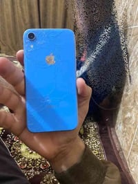 للبيع ،ايفون XR (اكس ار )   مكفول من الفتح والصيانه ، بـ77 ذ64 السعر و...