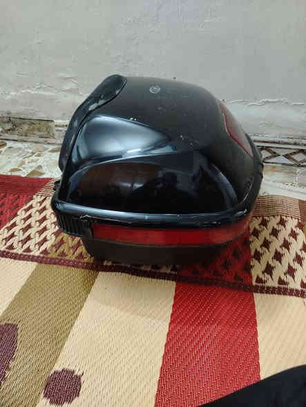 سلام عليكم جنطه للبيع مال سلفر ونج ام تجوه نضيفه كلشي مابيهه مفتاحه وياهه لسعر جنطه 150وبيهه مجال قليل لاستفسار رقم ***********
