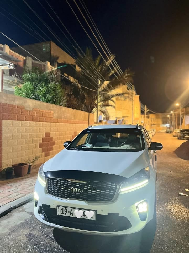 السلام للبيع كيا سورينتو 2019 رقم كربلاء الدولي الجديد ماشيه 122 الف مكفوله كفاله عامه عدى مكانين بارد 
مواصفاته/
بصمه2 
شاشه كبيره 
كامره خلفيه 
حساسات امامي خلفي 
جنطه كهرباء 
محرك سته سلندر 
سبعه راكب 
اشاير بالمري 
تحكمات استيرن 
كروس مثبت سرعه
السياره على ايدنه من شركة مجموعه الدوليه العراقيه و لحد الان السعر 235 ورقه للاستفسار هذا الرقم ***********
وتحياتي للجميع
