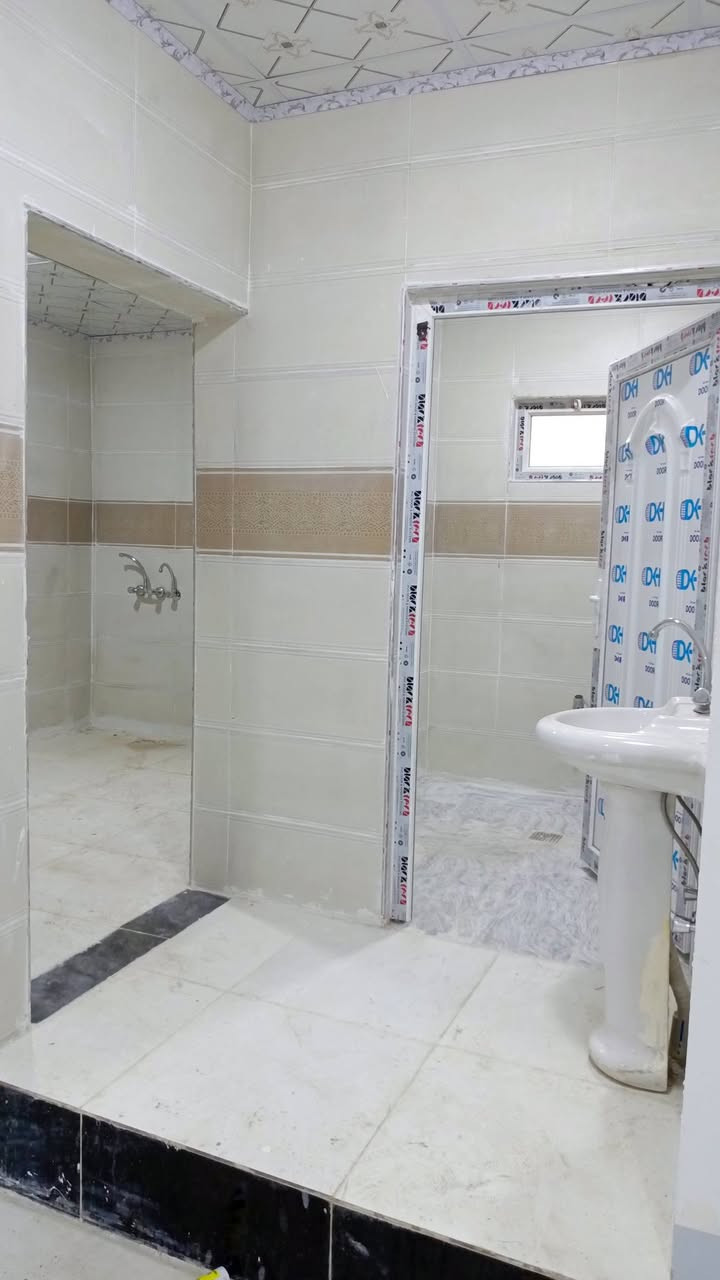 شقق عدد 3 للايجار حي البكر بالقرب 
من النور ماركت كل شقه تحتوي على 
 غرفتين نوم هول حمام مطبخ 
للاستفسار الاتصال على الرقم 
 ***********
