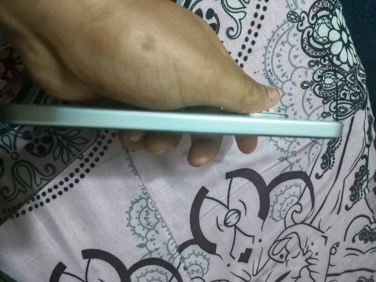 السلام عليكم هونر 400 للبيع الذاكرة 256 الجهاز نظيف اخو الجديد كامل ملحقات صار ٢٠ يوم من خذته   السعر 400 مكاني بغداد حي اور هاتف ***********
