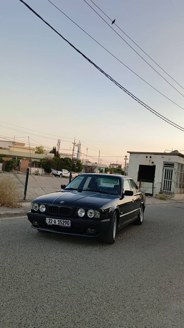 Bmw 1991 525i
گير عادي 
كشنات كهرباء
كشنات جلد
تبريد ثلج
دعاميه الاماميه والخلفيه M5
 صبغ عام للجماليه بس من جهه السكن بيها حادث خفيف 
 رقم اربيل سنويه ورقم جديد
بسمي شرط تحويل بي 4اوراق غرامه ينزل من سعره سعر سياره 52ورقه بي مجال مكان اربيل ***********
***********
