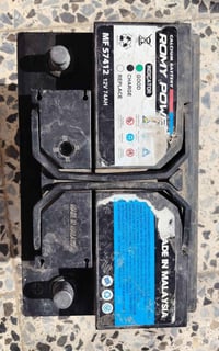 للبيع بطارية سيارة نظيفة استخدام قليل للتواصل واتساب 07829394120