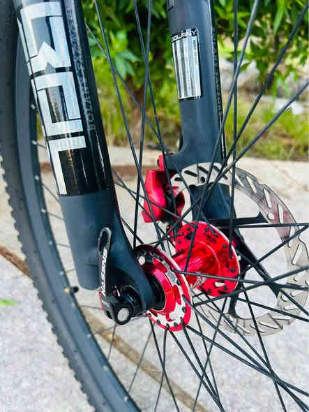 السلام عليكم🩶
للبيع بايسكل جبلي شحن حجم 29 فريم عالي 
فول مواصفات بريكات دهن ماركه زوم احمر
الكير الامامي 3 والخلفي 8 سستم A5
سرج دروبر تحكم ستيرن دبل امامي امامي هواء تحكم ستيرن
بريكات حساس امامي وخلفي لايت امامي 6 عدسات 
جاملغات امامي وخلفي ماركه جاينت الملف 500w
 والبطاريه 48volt سرعه 60 مفتوحه حقيقي 50   منفذ شحن 
السعر 750 الف قفل الشراي يخابر ميعجبك اعبر المنشور ✨
مكاني بغداد الشعله حي الجوادين 
للاستفسار /*********** بغداد
