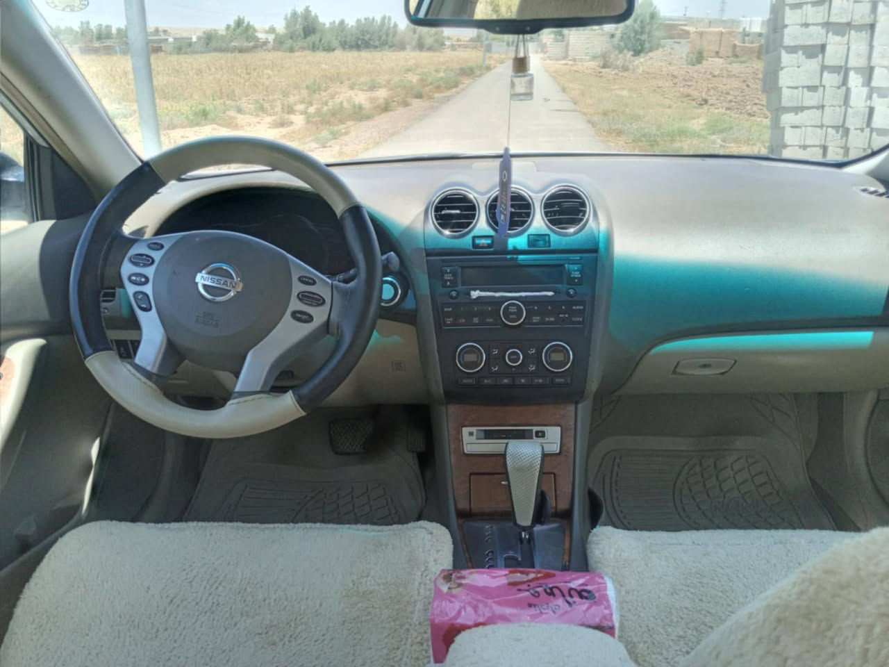 السلام عليكم نيسان موديل 2009 وارد خليجي بيهه قطعه وحده بس الباب الخلف السائق رقم سليمانيه مكينه كير تخم تاير كله بل شرط هزه سنويه تحويل ثاني يوم السعر المطلوب 118او بيهه مجال رقم الهاتف ***********
