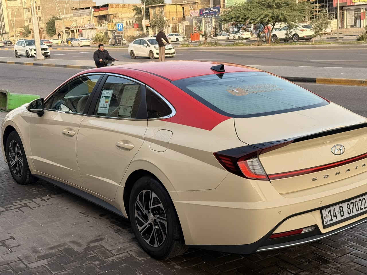 السلام عليكم من رخصة صاحب الكروب سوناتا هايبرد تكسي دبي موديل 2023 اصل مكفوله ماشيه 62 محرك 2000كلش نضيفه بصره بسمي145وبيه مجال ***********
