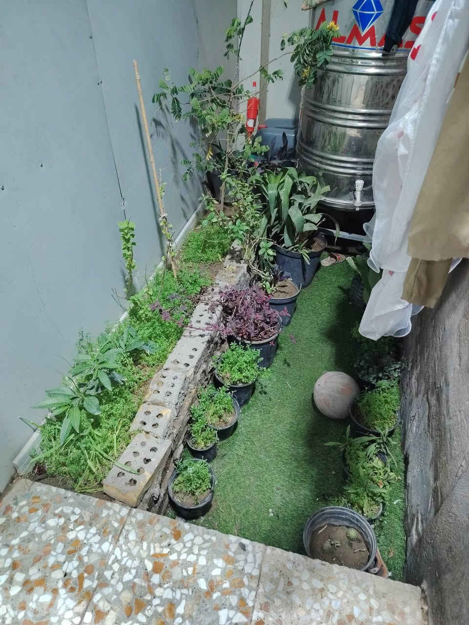 دار للبيع الامين ٢ منطقه القلعه المساحه ٤٥ طابقين 
السعر ٧٠ وبيه مجال تفاصيل داخل الصور او الاتصال ***********
