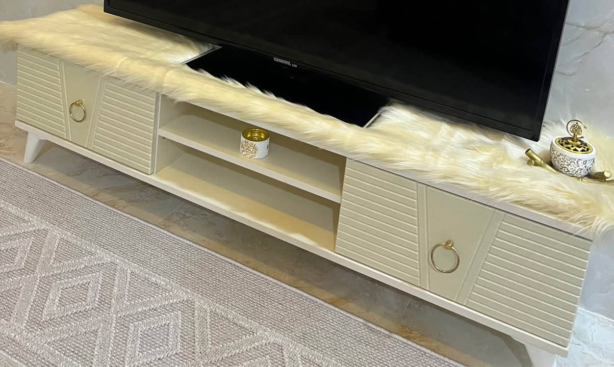 تلفزون دكه ل ميزه كا پاقژ پاقژ بو فروتني تلفزون حجم 42 يه 4K HD يه تلفزون نه سمارته و ميز 140cm جديد جديده زيده پاقژه بوو بازار كرني تلفوني بكه ن لسه ر رقمي *********** دهوك, العراق
