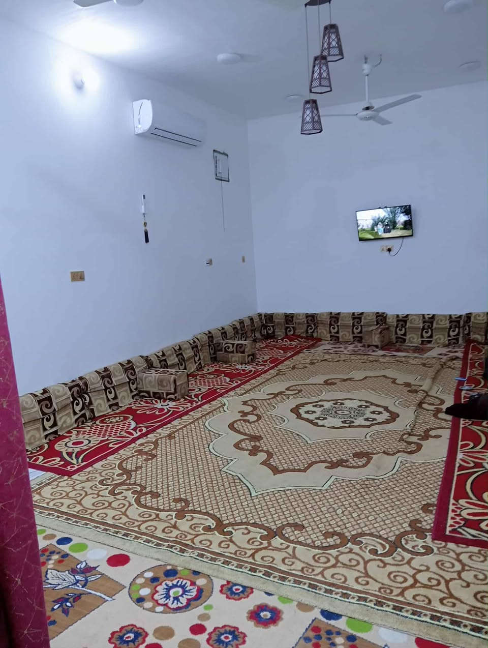 مكلفه بالنشر ..
بيت للبيع بحي الصادق
مساحته 300
البيت بتلو صب وسقف صب والبناء بلوك ومساحه 300 ركن على شارعين ماي ومجاري وكهرباء ومولده تبعد عنه 80متر
 سعر 80 مليون وبيه مجال للتفاوض ..
وهذا رقم صاحب البيت واتصل عليه
***********
