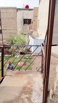 درج حديد • باب حديد • نضيف