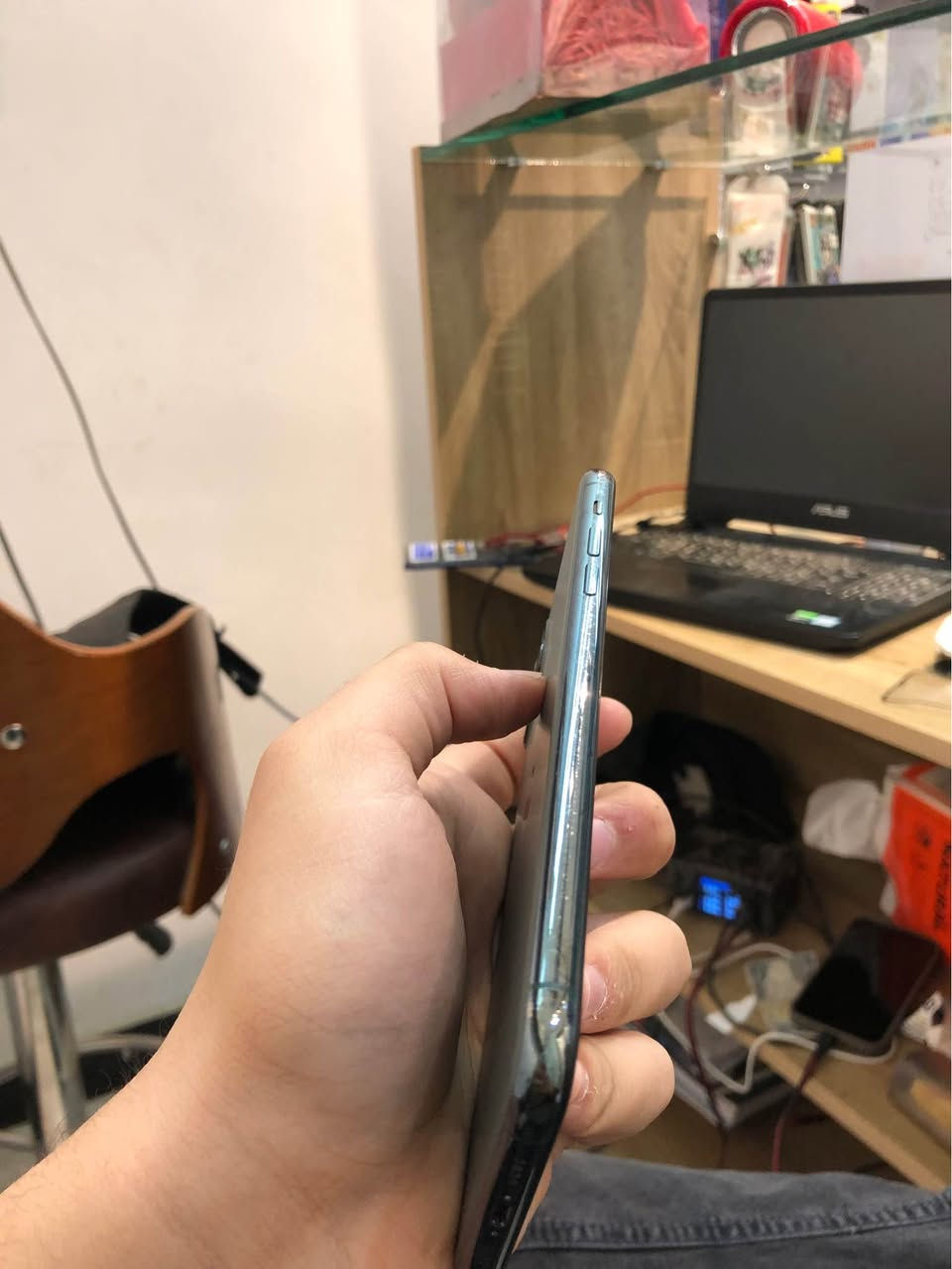 ‏iPhone 11 Pro Max 256GB

🔹 شاشة Super Retina XDR
🔹 كاميرا ثلاثية (واسعة + فائقة الاتساع + تيليفوتو)
🔹 وضع التصوير الليلي
🔹 معالج A13 Bionic
🔹 بطارية قوية تدوم طويلًا
🔹 سعة تخزين 256GB
‏🔹 Face ID
🔹 مقاوم للماء والغبار
🔹   تصوير فيديو 4K
🔹شحن سريع ولاسلكي
🔹تصمیم فاخر بزجاج وفولاذ

بطاريه ٩٤

عيوب الجهاز

فيس ايدي واكف

مبدل شاشه نوعیه ممتازه تفصيخ

سماعه المكالمات عطلانه

بس ك صوت ك تصوير شريحه ذاكره عاليه كله

شغال الجهاز هاي عيوبه علمود من تجي انت اتكون بالصوره و متفاجئ

التواصل فقط عن طريق الواتساب

 *********** !!
لا توجد خدمه توصیل اتنورنه بجيتك للمحل
عنوان کمیره مجاور جامع ابو الزهراء مقابل
مكتبه عبدالله( محل الضمان) الفارس, صلاح الدين
