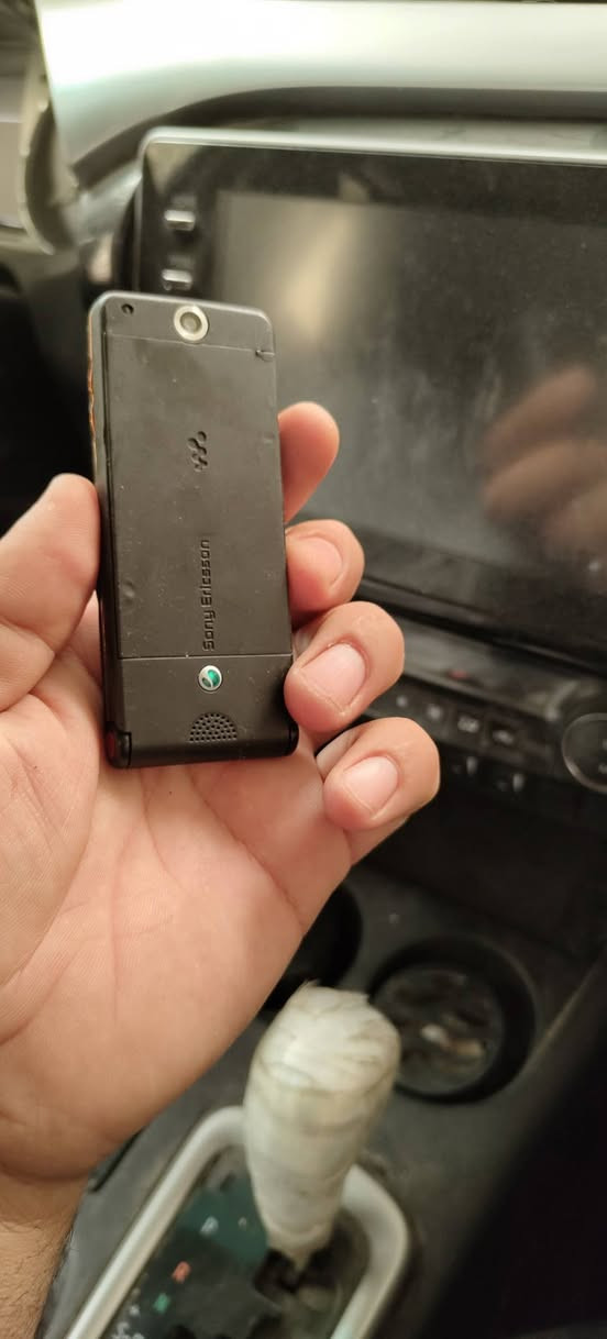 موبايل سوني بيه مشكله غطاء الظهر يفلت 
جهاز نظافه ممتازه الشراي يتصل 
***********
***********
يوجد توصيل لجميع لمحافظات العراق
