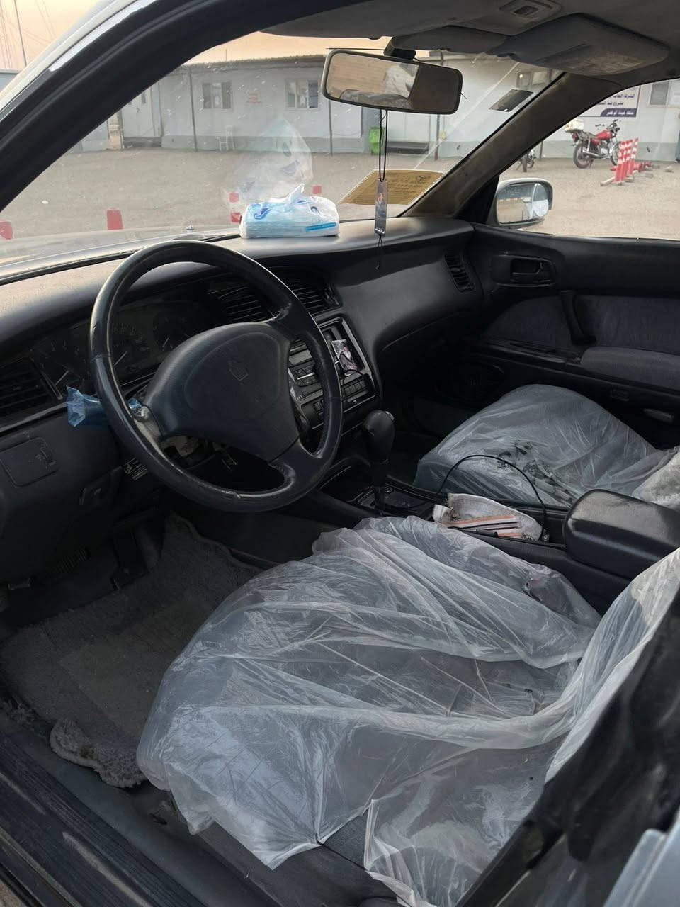 🚗 للبيع — كراون بطة متصل رصاصي
السعر : ٦٥ ورقه وبيها مجال 
مديل 2000
✔️سيارة نظيفة وحلوه 
✔️ رقم البصرة إنكليزي (الجديد)  
✔️  هزّة جديدة 
✔️سنويه بأسمي 2030  
✔️مصبوغة عام _سيارة حلوة نصبتها
✔️مكينة ديلكو 2500 
✔️ مكينة جديده _ خير من الله 
✔️ كير جديده — خير من الله  
✔️ غرفة مرتبة ونظيفة  
✔️تخم تاير جديد
✔️حداده ٧٠٪؜ 
✔️كهربائيات شغالة 
✔️تبريد شغال 
✔️ كفالة من الكص والنقل جثه
✔️ وتحويل ثاني يوم  

📍 الموقع: البصرة / أم قصر  
الهاتف : ***********
🔥 السيارة جاهزة من كلشي وما تحتاج صرف
