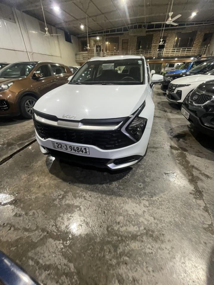 للبيع: كيا سبورتاج 2025 -
تفاصيل السيارة:
(Kia Sportage) نوع السيارة: كيا سبورتاج •
• الموديل: 2025
• الوارد: خليجي
100
• الفئة: نص فول
• اللون: أبيض ثلجي مميز (كما موضح بالصور)
أبرز المواصفات (نص فول):
• بصمة تشغيل وبصمة أبواب. بصمة تشغيل عن بعد
• إضاءة LED أمامية وخلفية بتصميم رياضي مميز.
• ويل كب رياضي بلونين.
• شاشة ذكية وكاميرا خلفية.
• حساسات اصطفاف.
• تحكم ستيرن كامل (جهتين) + مثبت سرعة.
• تبريد ثلج (قطعتين - أمامي وخلفي).
• مرايا طي كهربائي مع إشارات جانبية.
• أنظمة أمان مانع انزلاق وفرامل ABS.
مكاني بغداد للاتصال ***********
)

