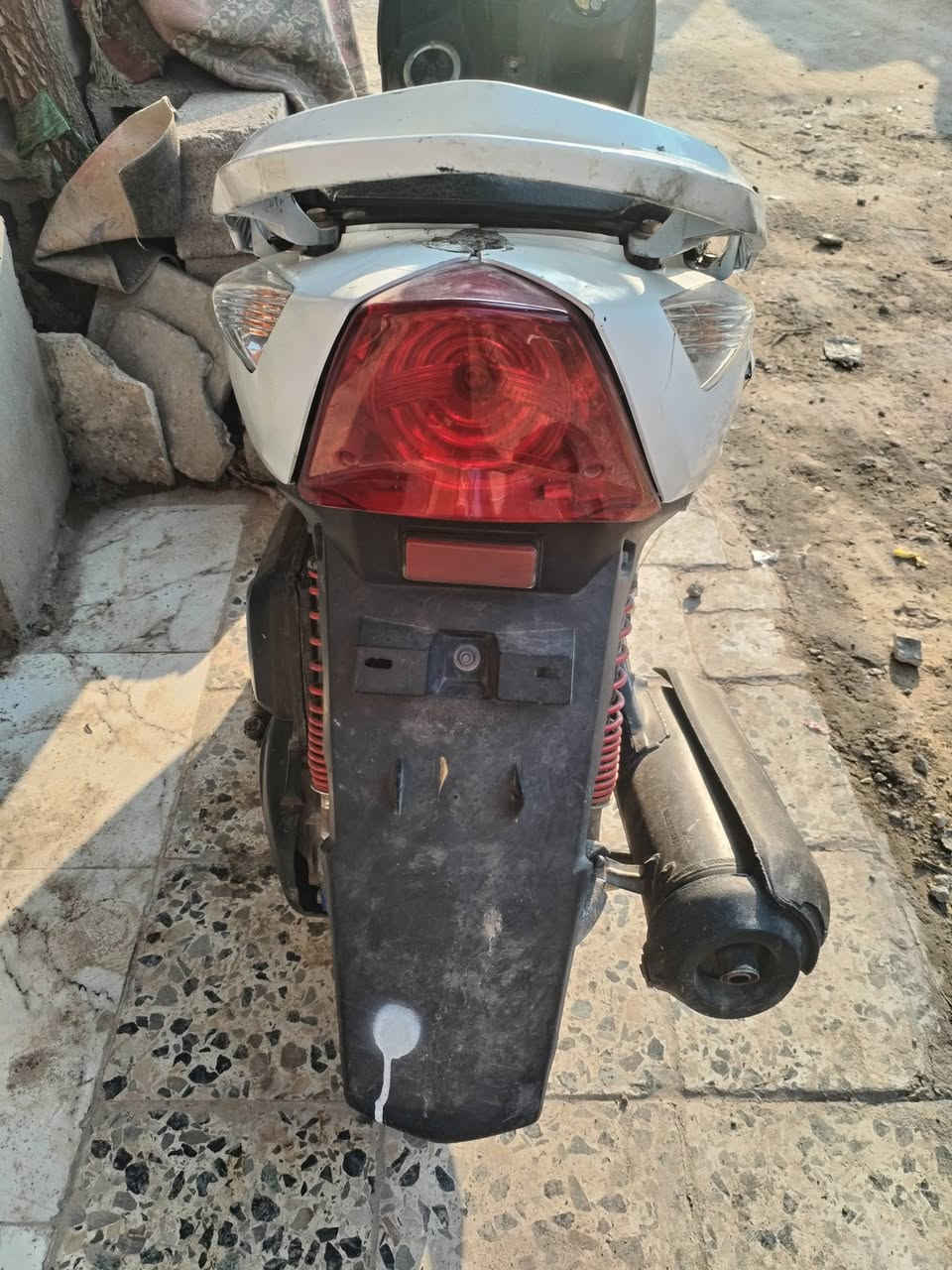 سلام عليكم دراجه ماكس ثعلب للبيع التفاصيل عداد 140 كهربائيات شغاله سلف هندر مكينه حلوه حيل نضافه واضحه ب بصور مكان جرف النداف قرب بسمايه سعر 550 بيها مجال بسيط ممتواجد خاص رقمي ***********
