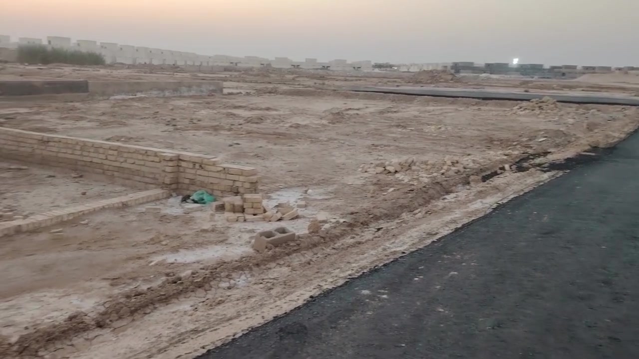 قطع للبيع قريه عباده الثانيه المساحه 700يعني 3قطع ونص خدمات كامله سعر القطعه الوحده 20 وبيهه مجال اي استفسار الاتصال ع رقم ***********
