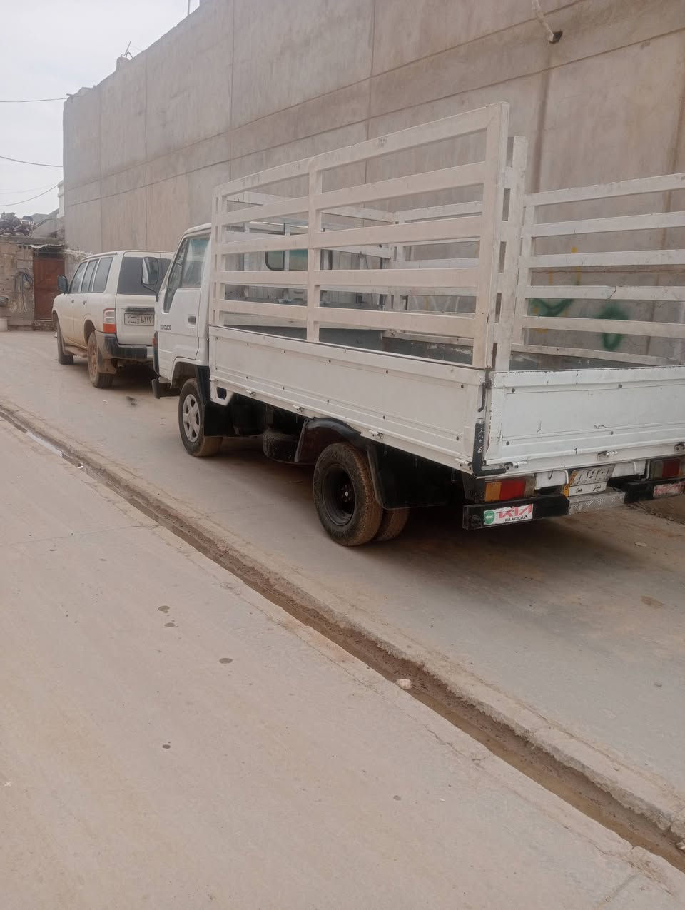 دووتەنی داینا مۆدیل 91  ڕەقەم عەسڵ ئەڵمانی بەشەرتی تەحویل مەکینە 3000 مەکینەو گێڕ بەشەرت کارەبایو لایتو هەموی لۆک شەش تایەی نوێی لەسەرە چەمچەو ناو بۆدی لۆکی لەسەرە  سعر 40 گڵاو معامەلەیە برایانە  بۆزانیاری زیاتر مامەڵە پەیوەندی بکە بە ***********
