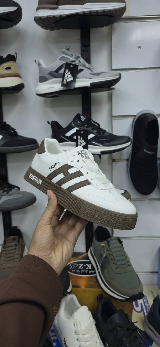 هلأ متابعينا 😊 
موديلات جديده سمبا رجالي  شغل فول 💯و بسعر ١٥ الف بس
قياسات من ٤١-٤٢-٤٣-٤٤-٤٥👟
📍العنوان كوت خاجية شارع ٤٠ داخل سوق الخاجية 
للإستفسار وطلب تواصل خاص و واتساب ***********
