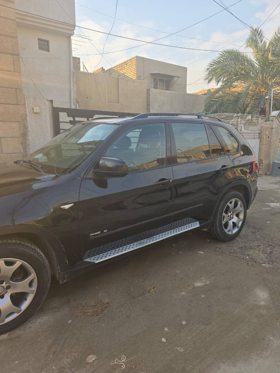 🚘🔥 BMW X5 موديل 2010 للبيع 🔥🚘
للبيع BMW X5 موديل 2010، سيارة فخمة وعملية بنفس الوقت، معروفة بالقوة والثبات والراحة، مناسبة للاستخدام اليومي والسفر والعائلة.

✅ موديل 2010

✅ محرك قوي وأداء ممتاز

✅ جير أوتوماتيك بحالة ممتازة

✅ دفع رباعي (XDrive)

✅ مكيف ثلج

✅ صالون نظيف ومرتب

✅ زجاج وكهرباء وكافة الملحقات تعمل بصورة جيدة

✅ إطارات جيدة

✅ سيارة جاهزة للاستخدام ولا تحتاج مصاريف

السيارة محافظة على نظافتها ومظهرها الجميل، قيادة مريحة جداً وثبات عالي على الطرق السريعة، ومن السيارات المعروفة بالفخامة والقوة.

💰 السعر المطلوب: 11,700 دولار

🔹 قابل للتفاوض للجادين بعد المعاينة فقط.

📍 الموقع: بغداد

📞 ***********

🔸 الرجاء التواصل للجادين فقط.

🔸 المعاينة خير برهان.

🔸 السيارة كما موضحة بالصور.

🔸 الله يبارك لصاحب النصيب ويرزق البائع والمشتري الخير. 🤍🚘

