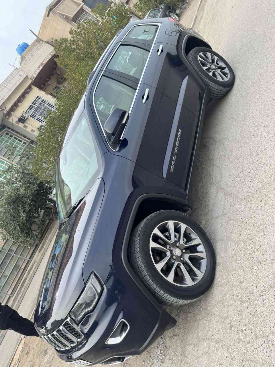 جيب  لمتد موديل ٢٠١٨ 
(خليجي وكالة مكفوله من صبغ وزلغ كفاله عامه  هزه جديده ورقم جديد )  فول مواصفات  سونار بل منشور. بسمي سياره رقم حلو  سبير ما نازل 
المحرك : 3600  سته ماشية    (55 ) .
‏ 
—————————
* نقطة عمياء .
* دفع رباعي 4x4 . 
* فرش المقاعد من الجلد .
*المقاعد تدفئة تبريد . 
* المقاعد الأمامية كهربائية .
* ذاكرة لحفظ وضعيات الجلوس . 
* المقاعد الأمامية مع تدفئة . 
* صف المقاعد الخلفية مع تدفئة . 
* ويل قياس 20 .
* مقود السائق كهربائي . 
* تدفئة ستيرن . 
* سقف بانوراما 
* نظام الملاحة (GPS) . 
* نظام خاص للطرق الوعرة . 
* مصابيح امامية زنون . 
* المصابيح الأمامية مع LED لايت . 
* كشافات الضباب زنون . 
* تشغيل عن بعد .
* صندوق كهربائي .
*  حساسات أمامية . 
*  حساسات خلفية .
* كاميرا خلفية .
* مرايا بخاصية التعتيم الذاتي . 
* مرايا جانبية قابلة للطي كهربائيا . 
* بلوتوث تلفون . 
* محدد سرعة . 
* نظام تشغيل واطفاء اوتماتيكي للمحرك للتوفير من صرف الوقود ..

🟩 السعر  _٢٦٥  $ عنوان بغداد . 

الاتصال.   ‭***********
