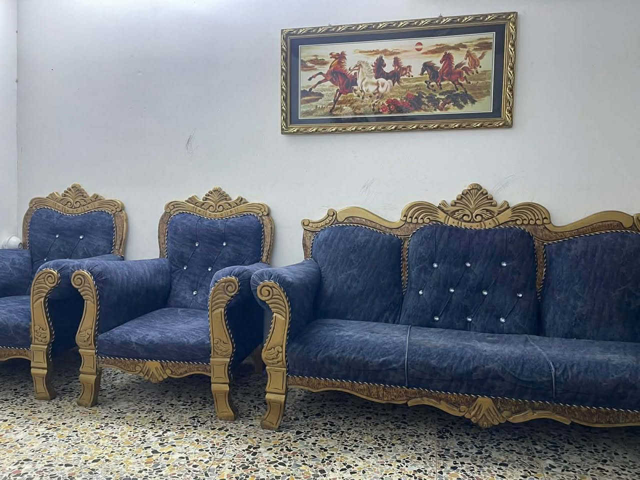 تخم مصري عشر مقاعد ضرره القماش مال قنفه يرادله كبس موضح بالصوره
مكانه مدينه الصدر 
سعره 350


**إذا كنت صاحب هذا الإعلان وتريد حذفه لأي سبب، رجاءا أرسل رسالة إلى الدعم الفني**