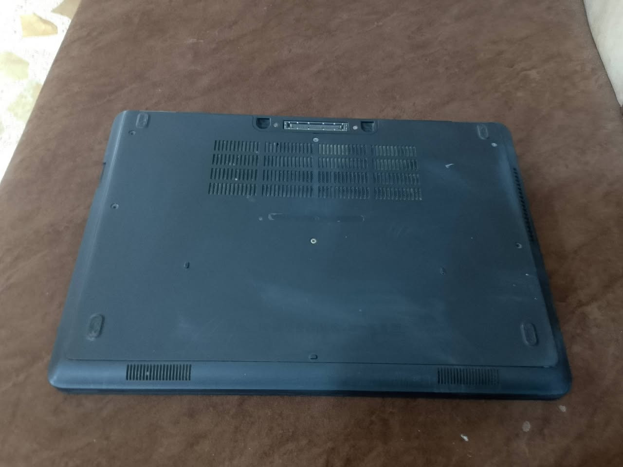 السلام عليكم
لابتوب Dell Latitude 
الجيل الخامس 
نقوصاته فقط
1,عدسة الكامرة الخارجية الكامرة شغاله فقط العدسة الخارجية 
2,زر الاحرف فقط واحد 
الابتوب شغال كلشي ما ناقصة بس الذكرتهن  
شاحنته جديده للتواصل على الخاص أو مراسلة الرقم ***********
مكاني صلاح الدين تكريت شارع المستشفى العسكري قرب معرض اسطنبول للثاث المنزلي
