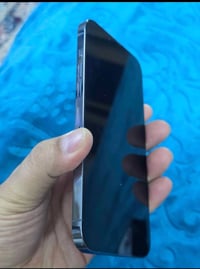 للبيع ايفون 13 برو ماكس نظيف جدا لون سمائي ذاكرة 128 ملحقات کارتون الا...