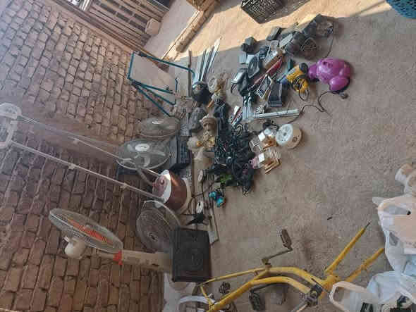 غراض للبيع شلعه وحده كلهن ب50الف بيهن عاطلات وبيهن كم شغله تشتغل ***********
