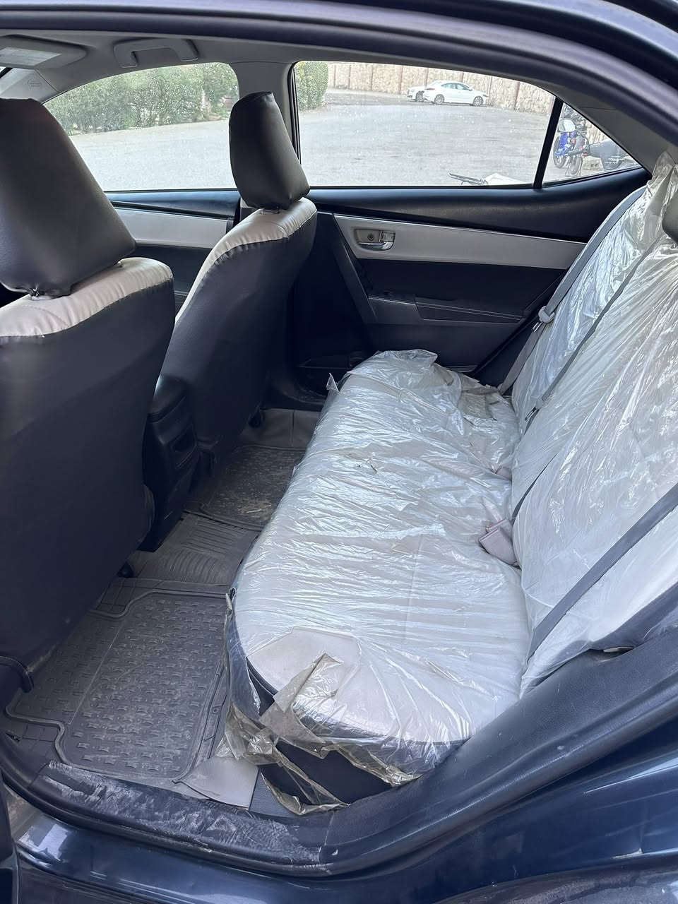 السلام عليكم ، كورلا 2018 امريكي مواصفات le حادث امريكا طخة بالبنيد بدون دواخل وبدون تبديل بارد فقط وبالعراق صار بيها شخط وانصبغ نص جاملغ وباب بدون قطرة معجون ملاون فقط ماشية 106 ، سنوية ل2030 بأسمي تحويل ثاني يوم ، كير مكينه تبريد حدادية كلها كفاله ، مكان السيارة كربلاء طويريج ، الشراي يتصل بيك خير وتدلل *********** اتصال فقط وبي واتساب فقط اتصال
