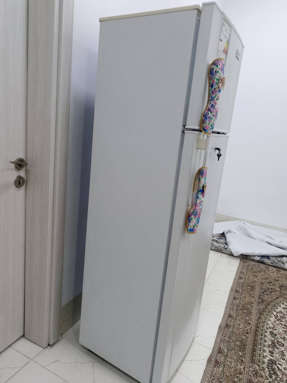 ثلاجه نضيفه مستعمله قليل مره واحد مصلحينه من فريزر مااحجيلكم عن ثلاجه فول نضيف اخذ و شوف 👍🏻
سعر 300 و بي مجال عنواني كركوك حي عسكري 
الرقم و استفسار ***********

