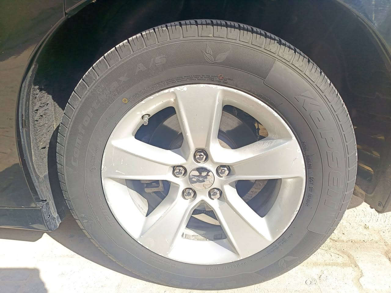 السلام عليكم شباب هذا ب 300,000 بيزوج تايرات بالكرتون والثاني مستخدمات هذا رقمه 
***********
