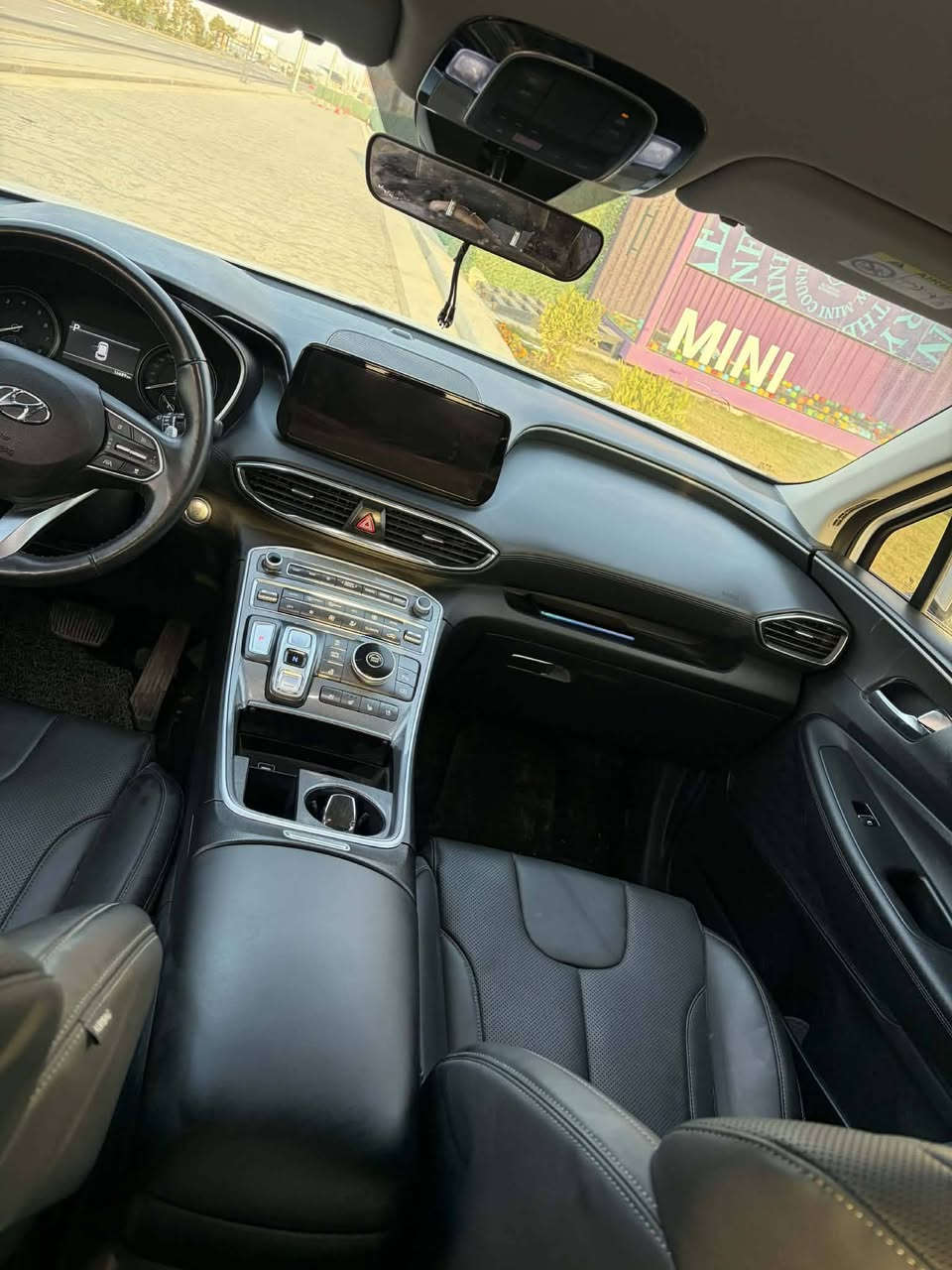 هيونداي سنتافيه 2023
• المحرك: 4 سلندر 2500 تيربو
 • الوارد: كوري
 • المسافة: 17,000 كم
 • الحالة: السيارة جديدة جداً

الحادث:
 • حادث بنيد فقط
 • تم تبديل البنيد والدعامية
 • نفس لون السيارة
 • بدون دواخل
 • ايرباك ستيرن فقط
 • بدون أي قطرة صبغ

المواصفات:
 • كشنات جلد
 • الكشنات الأمامية: تدفئة + تبريد
 • الكشنات الخلفية: تدفئة فقط
 • 5 ركاب
 • تدفئة ستيرن
 • 5 أوضاع قيادة
 • شاشة كبيرة
 • مرايا قلاب

💰 السعر: 22,500$ وبيه مجال

سيارة نظيفة جداً وجاهزة للفحص ✨
الاتصال ***********
