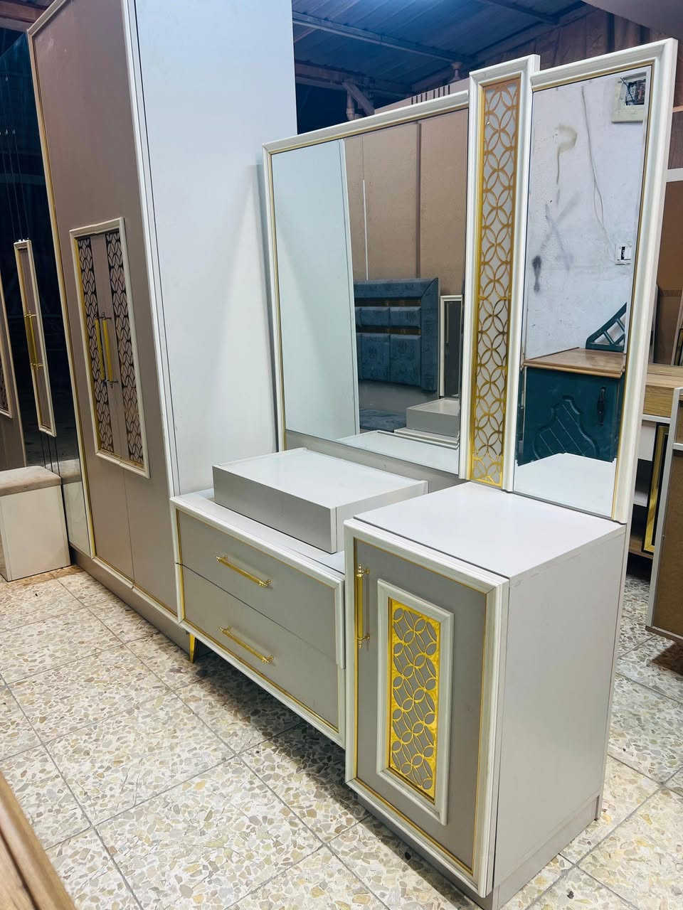 غرفه تركي 10 قطع مودرن حديث 💯نظافه 95 واصل شد او نقل


**إذا كنت صاحب هذا الإعلان وتريد حذفه لأي سبب، رجاءا أرسل رسالة إلى الدعم الفني**