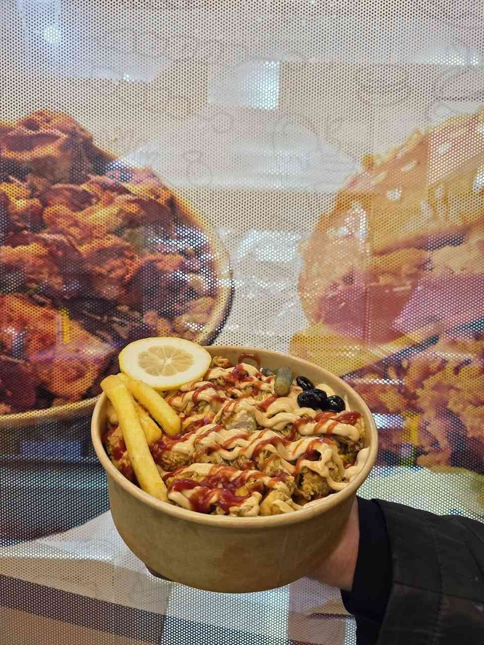 ارخص وافضل مطعم للوجبات السريعة في موصل مطعم كيف جكن في حي سكر للتواصيل *********** . *********** #اكلات_سريعة
