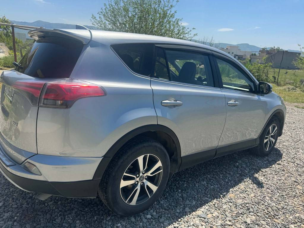 Rav 4 2018 xle
نیو چاملغی سەیاق بۆیاغە بەبێ ناو
وێنەی حادیسەکە دانراوە
ئێرباگی تەقیوە
سەنەوی بەناوی خۆمانە تا 2028
ئۆیل پەمپی مەکینەی گۆڕاوە
یەک مەسرەفی نیە سەیارەکە
نرخ : 178 معامەلە
شوێن : قەڵادزێ
*********** بشدار, السليمانية
