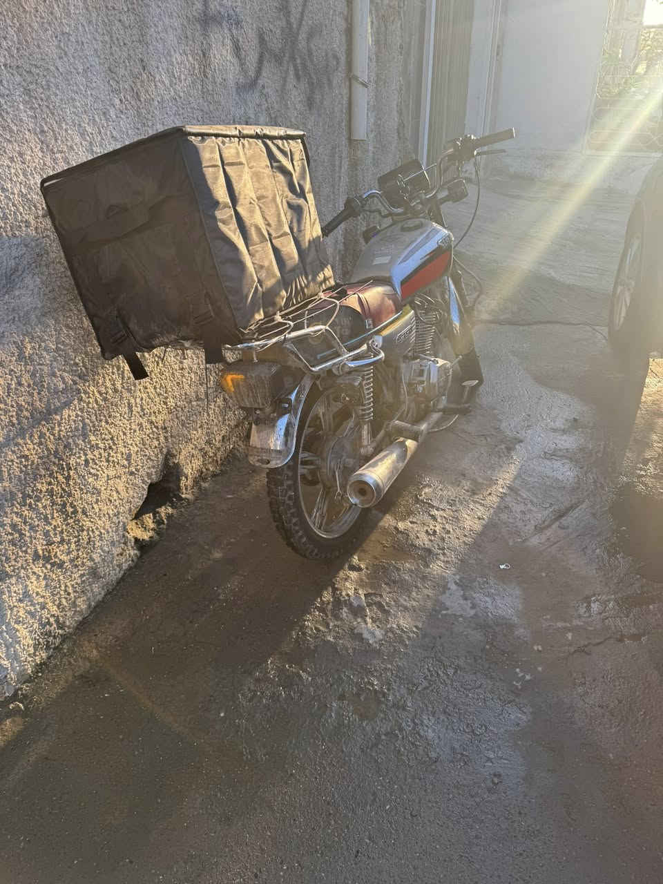 السلام عليكم دراجه أيراني موديل ٢٠٢٢ للبيع السعر ٤٥٠ العنوان الشعب قرب سوك شلال  الرقم ***********
