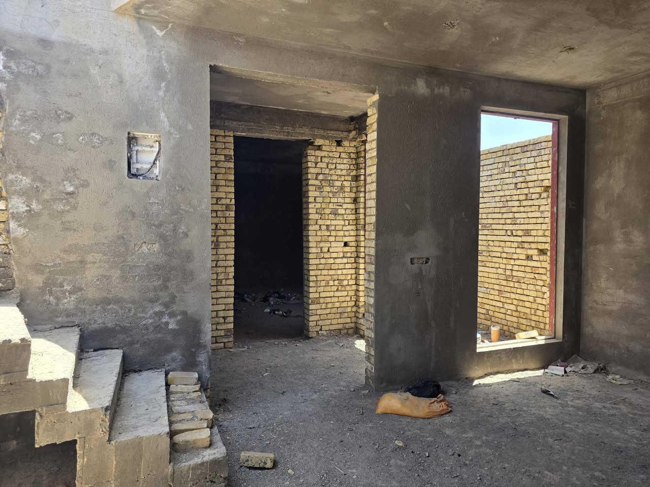 السلام عليكم
هيكل 200م للبيع البناء طابوق الأساس بتلو بناء حديث مثل ما موضح بالصور عنوانه كوت حي الحكيم منطقة الحولي يبعد عن الشارع الرئيسي العام 100م السعر 37 وبي مجال للاستفسار مراسلتي على الخاص او الاتصال ***********
