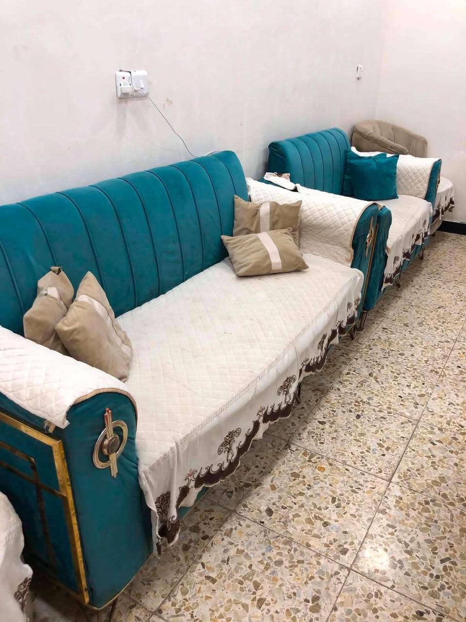 تخم للبيع 
اضرار بسيطه جداً 
ب230 وبي مجال
متكون من، 10 مقاعد
العنوان الزعفرانيه 
للاستفسار التواصل خاص 🌺


**إذا كنت صاحب هذا الإعلان وتريد حذفه لأي سبب، رجاءا أرسل رسالة إلى الدعم الفني**