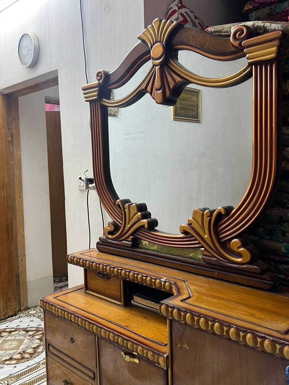 سلام عليكم غرفه عراقي للبيع الاستعمال قليل الله شاهد اي كسر ماكو تجي وتشوفه بعينك تختلف عن الصوره تعال وبيك خير وتدلل، ***********
